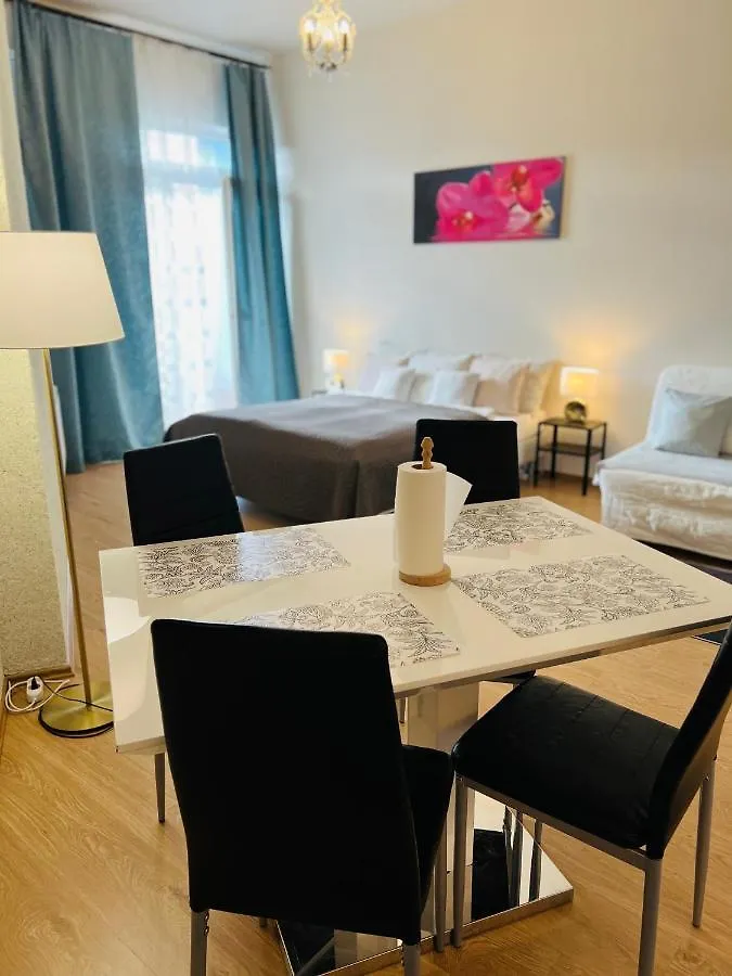 Maria Apartments - Free Parking Prague