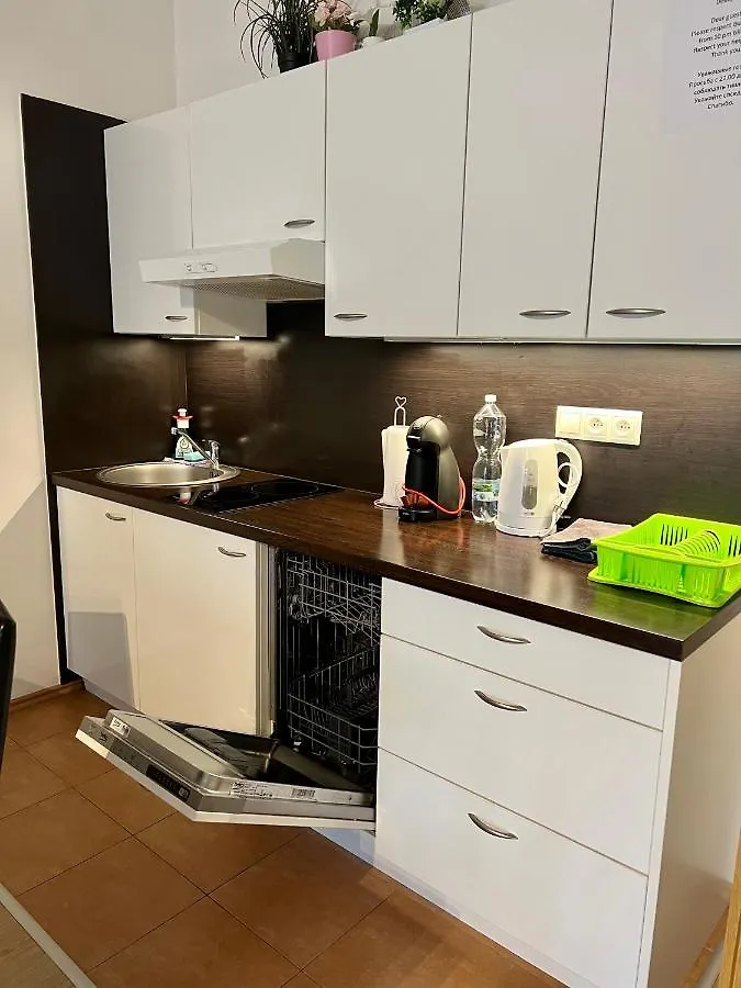 Maria Apartments - Free Parking Prague