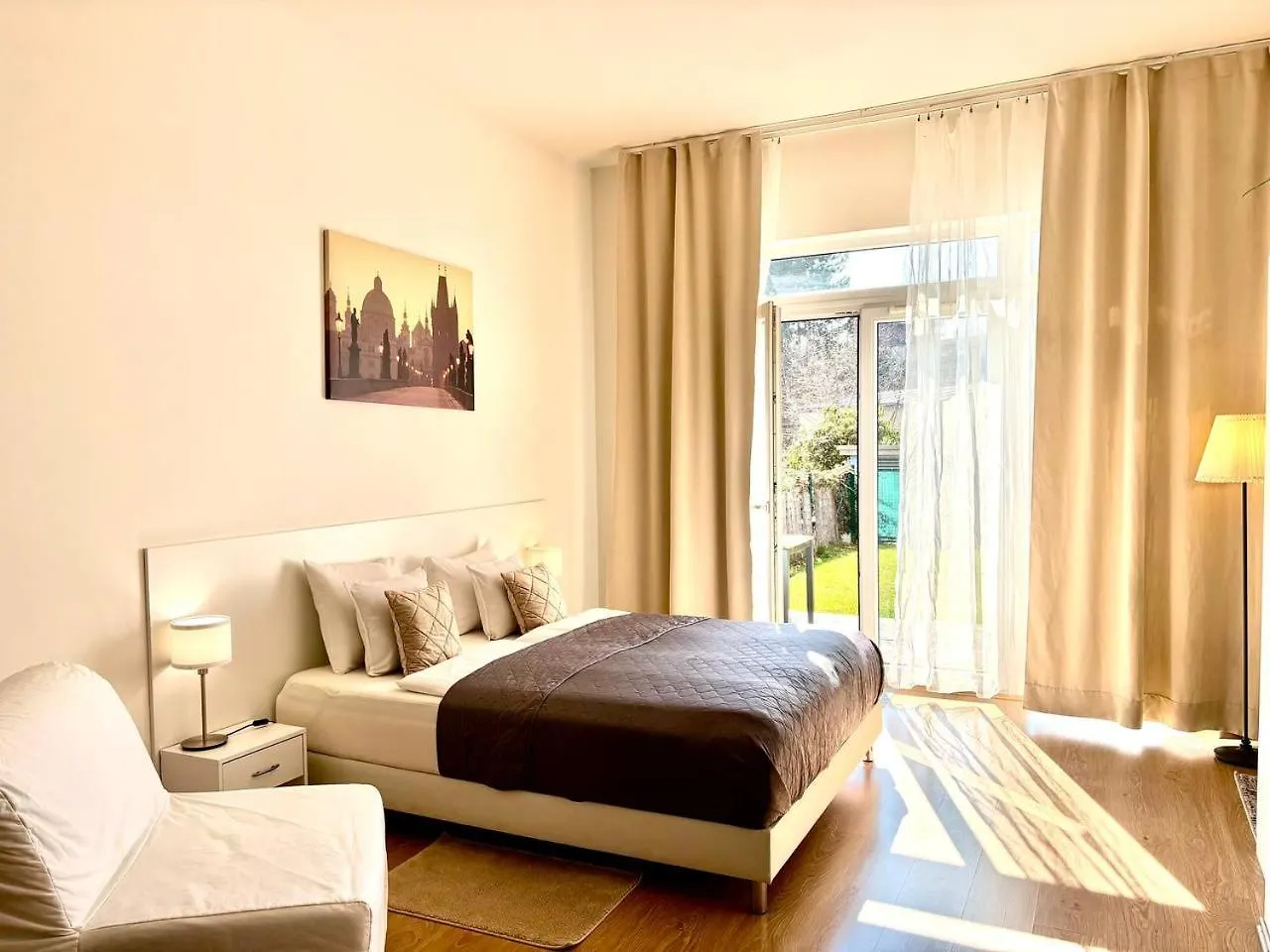 Maria Apartments - Free Parking Prague